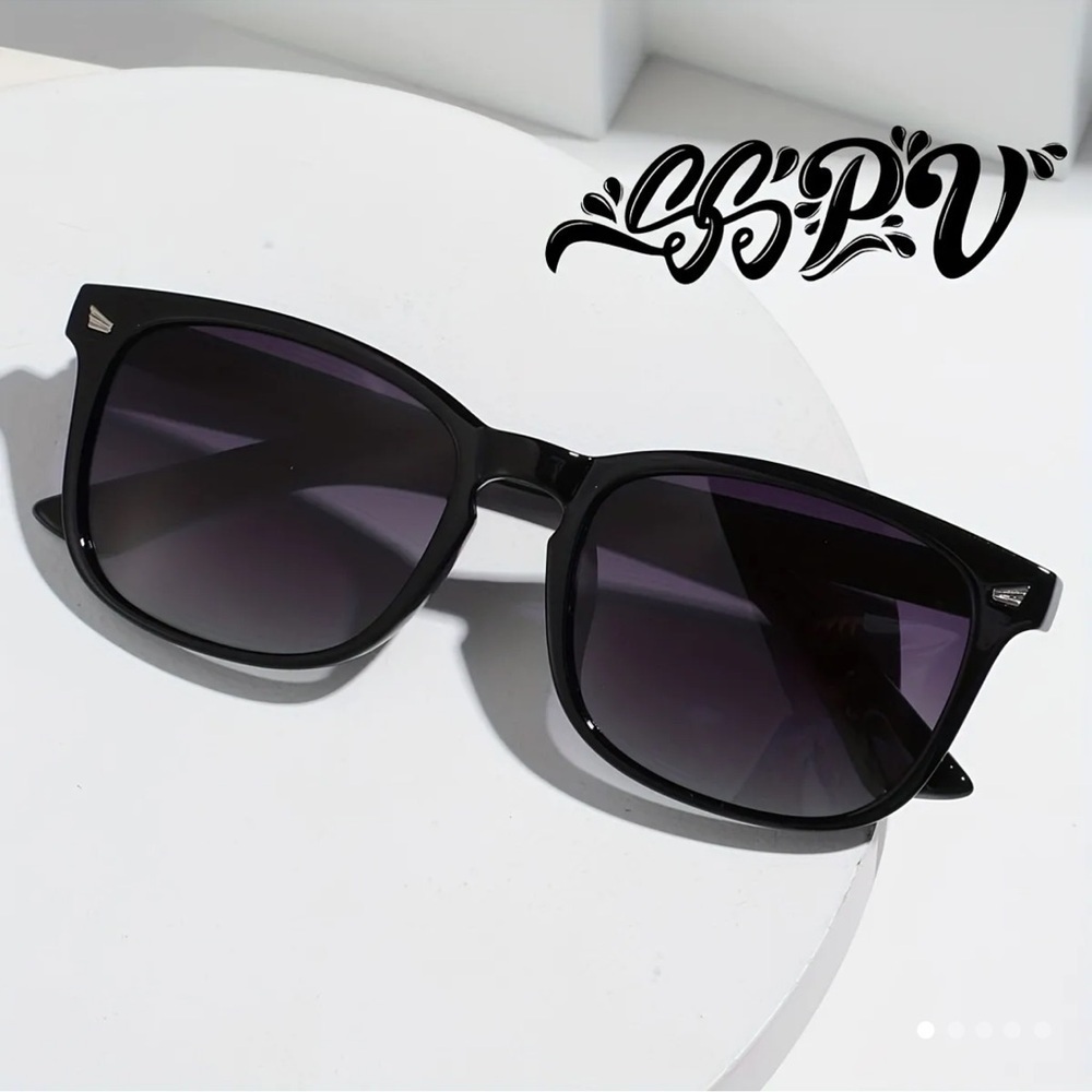 Unisex Black Polarized Sunglasses with case